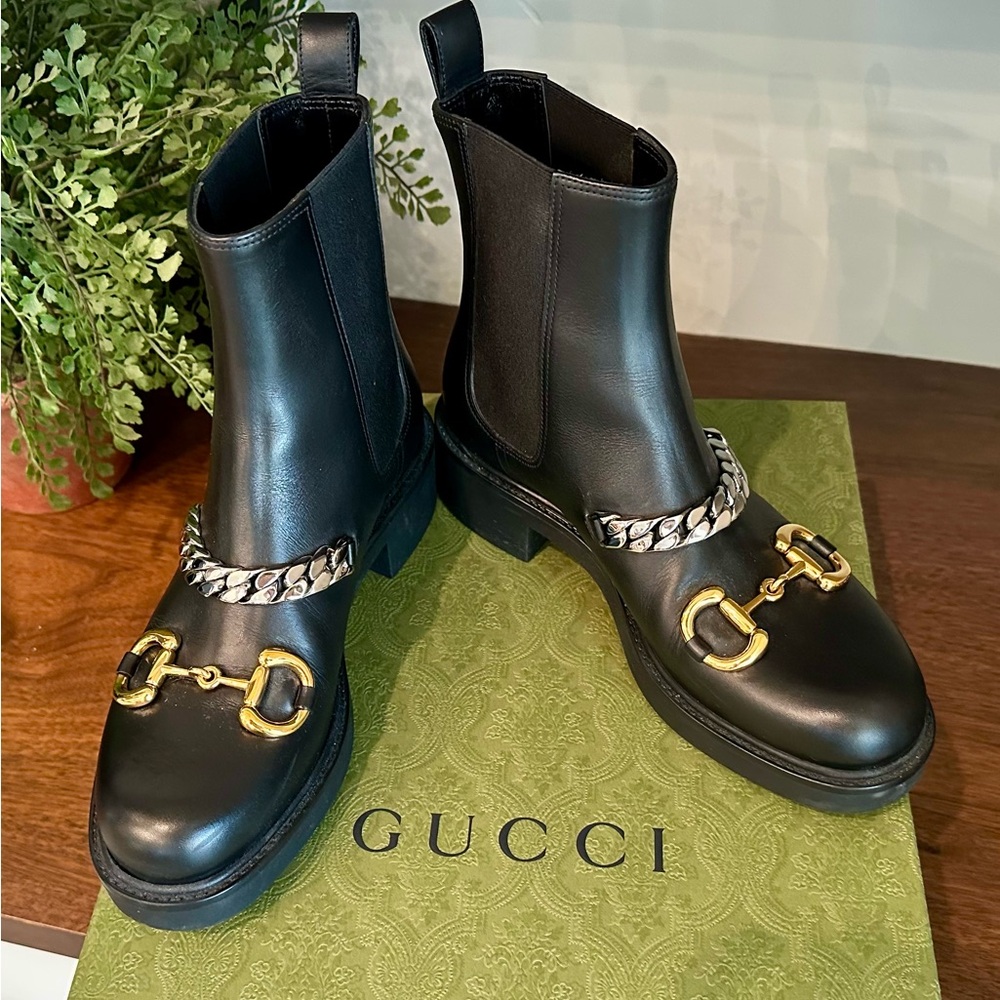 Gucci Black Leather Chelsea Boots with Gold Horsebit & Silver Chain - Picture 4 of 8
